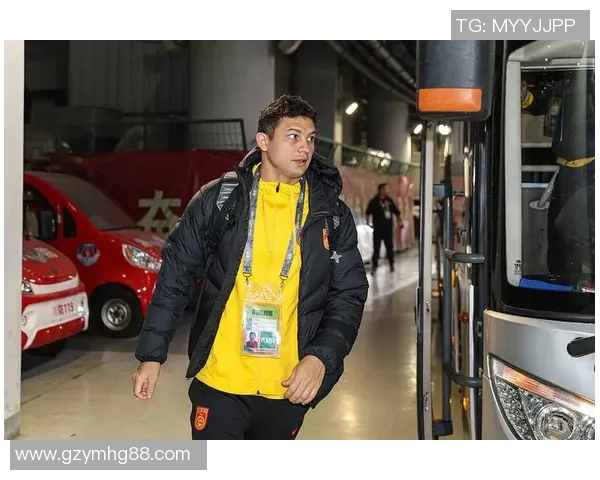 哪些传奇人物以足球球星身份起步后来又成功转型为优秀教练