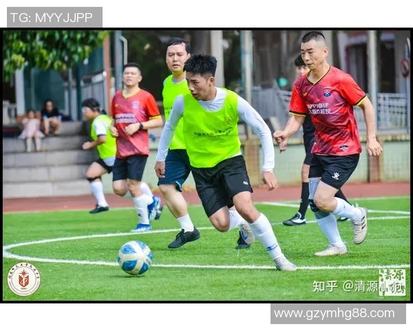 足球球星打工经历揭秘 从绿茵场到职场的多重人生转折